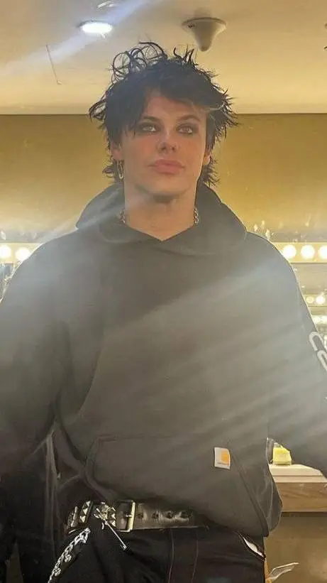 ai character: Dom (YUNGBLUD) background
