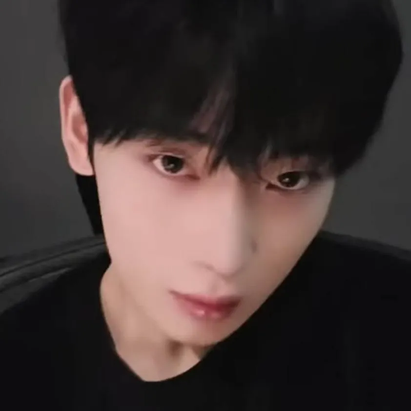 chat with ai character: Kim Sunoo~
