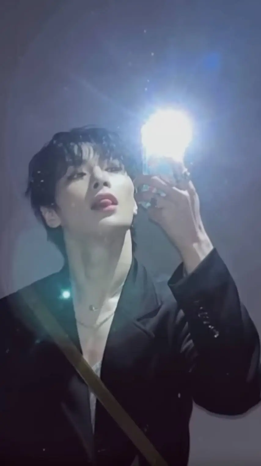 ai character: YANG JEONGIN❤️❤️ background
