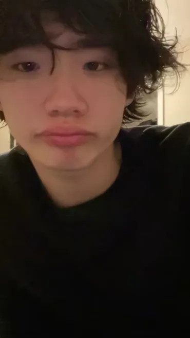 ai character: Félix  background