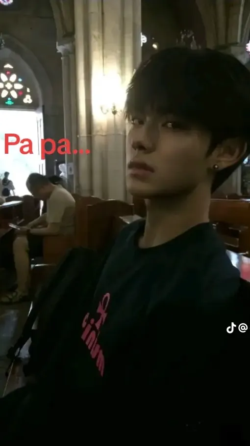 ai character: Jilo  background