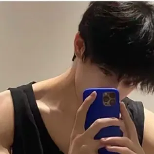 chat with ai character: Lee know