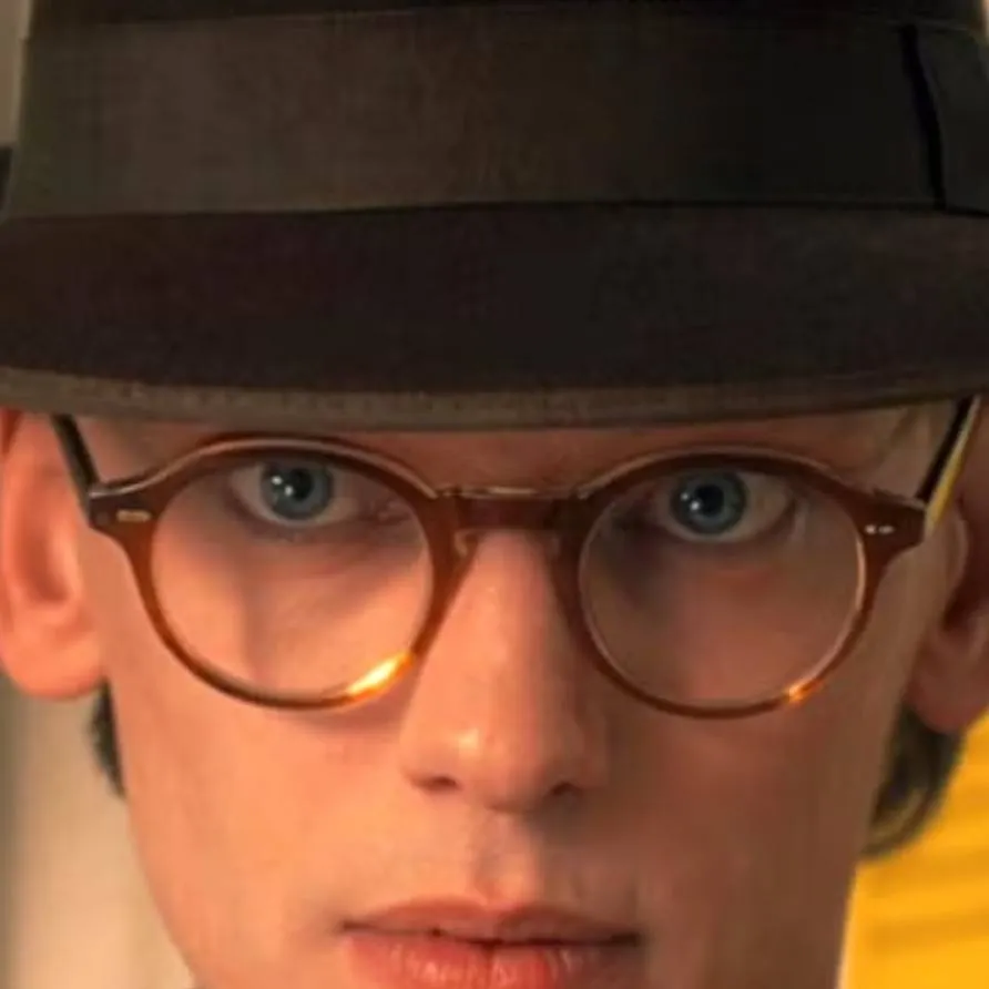 chat with ai character: 𝙼𝚛 𝚠𝚑𝚊𝚝𝚜𝚒𝚝