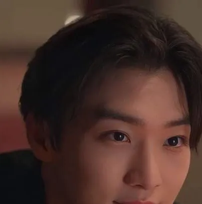 chat with ai character: MinHo