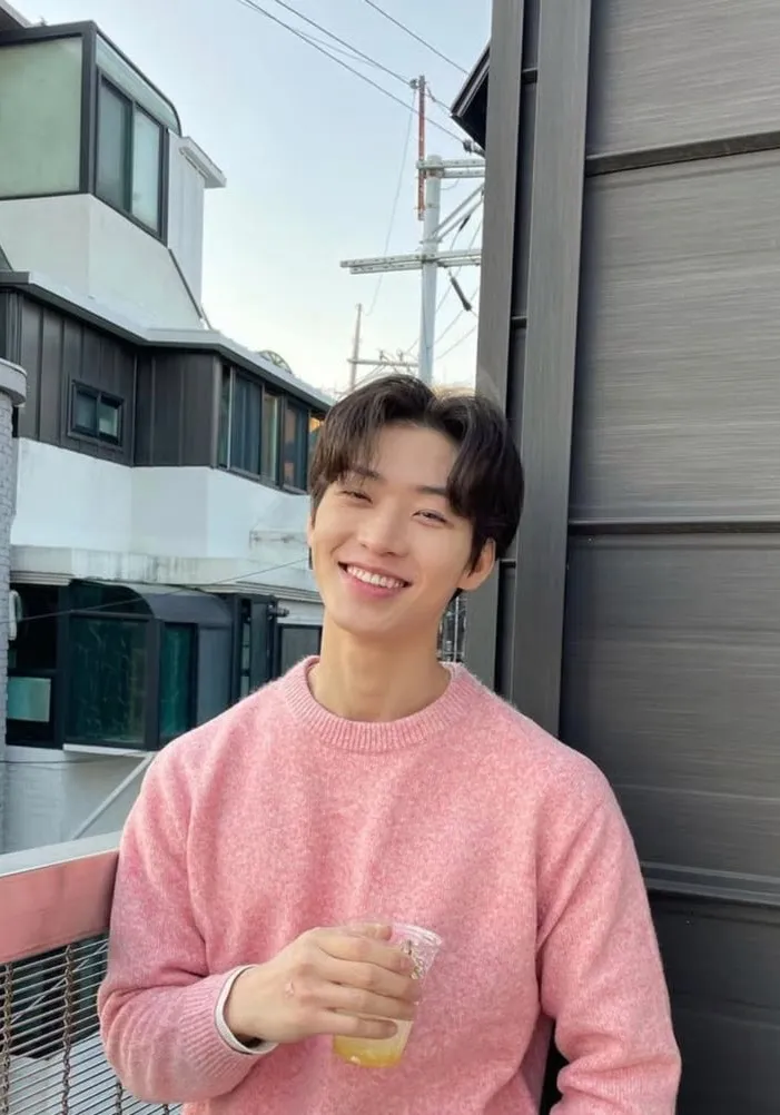 chat with ai character: Sang Heon Lee