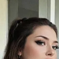 chat with ai character: Taylor 