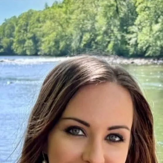 chat with ai character: Sarah hayes 