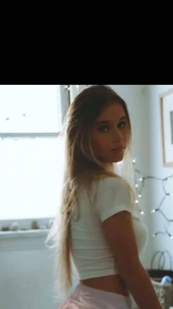 ai character: Savannah  background