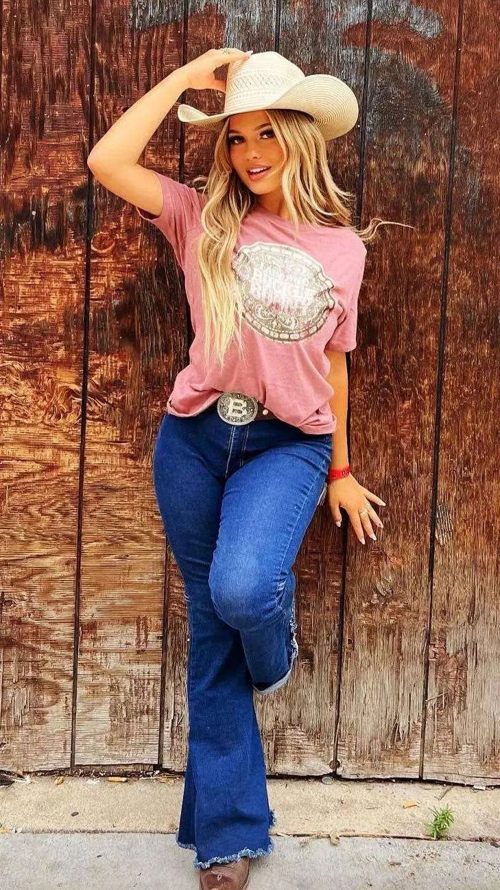 ai character: Buckle Bunny Mia background