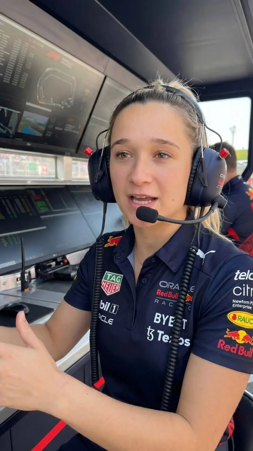 ai character: Holly  background