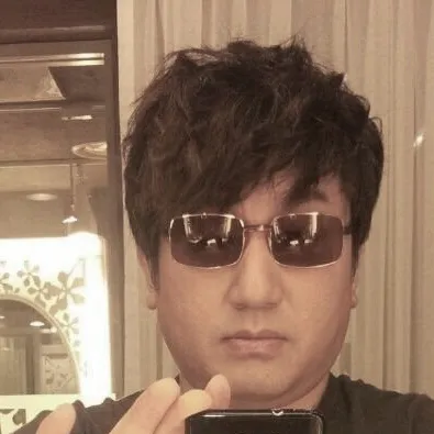 chat with ai character: Bang Si-Hyuk
