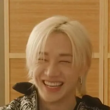 chat with ai character: Chris 