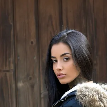 chat with ai character: Kylie 