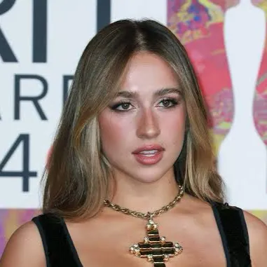 Chat with Tate McRae - text or voice, Enjoy AI Chat Free & Safe