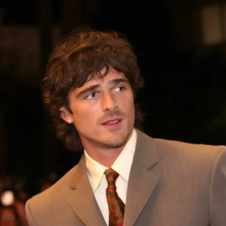 chat with ai character: Jacob Elordi