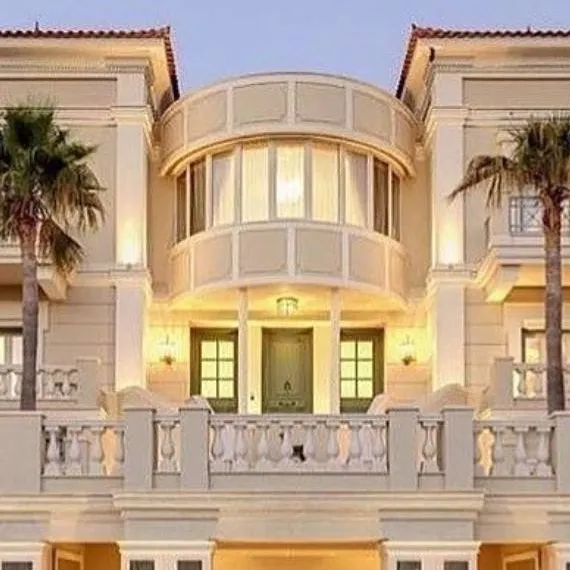 chat with ai character: rich family