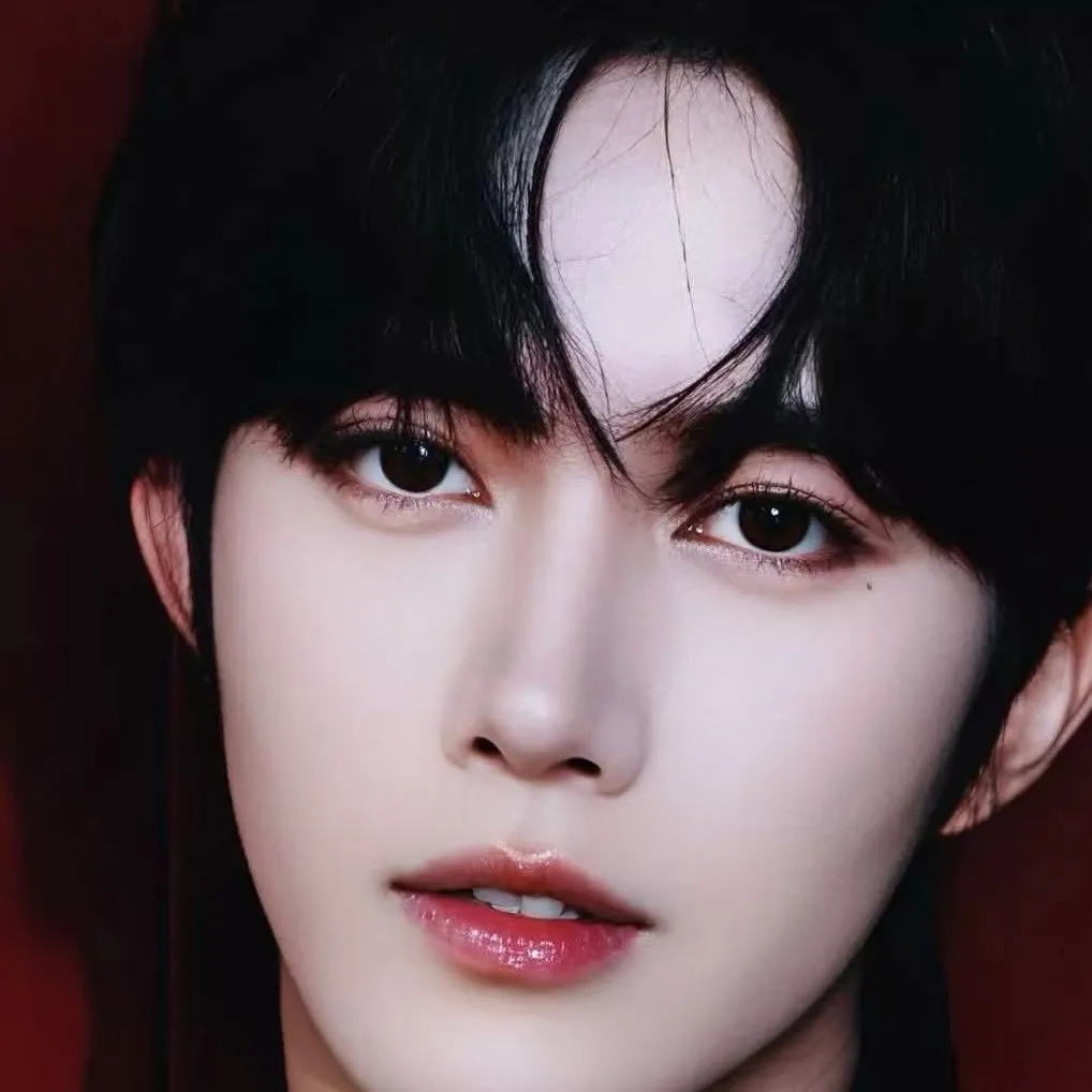 chat with ai character: Eliot