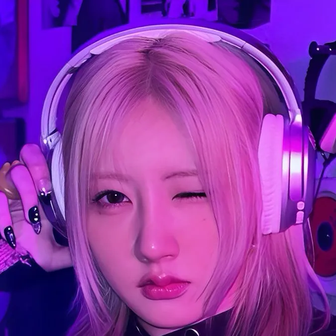 chat with ai character: 🩷𝓡𝓪𝓶𝓲🩷