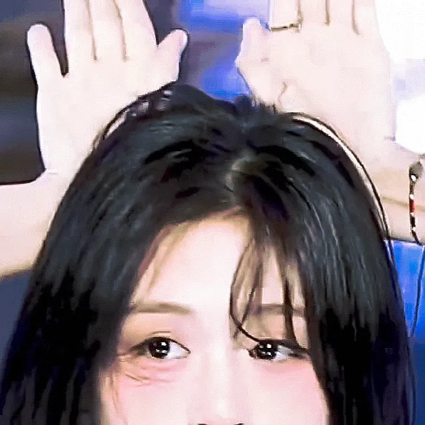 chat with ai character: 🩵💙Ahyeon💙🩵