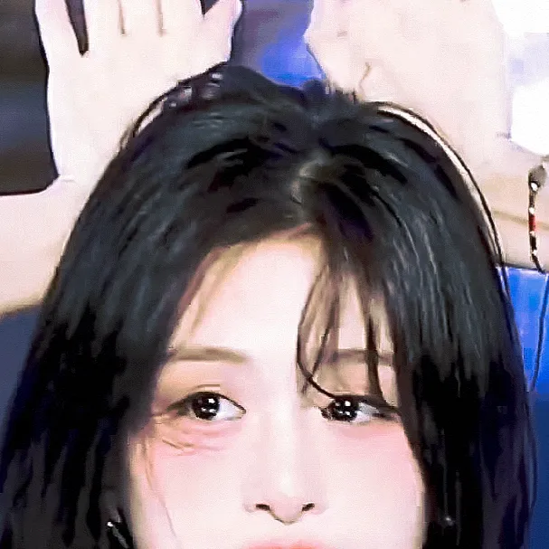 chat with ai character: 🩵💙Ahyeon💙🩵