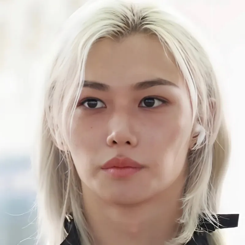 chat with ai character: Hyunjin