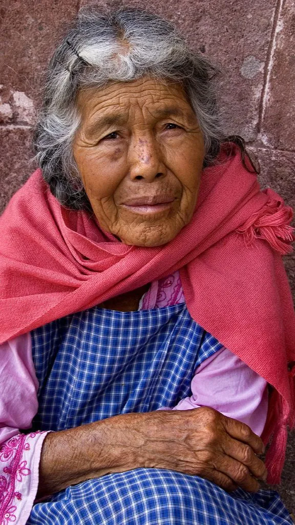 ai character: Abuelita Arratando background