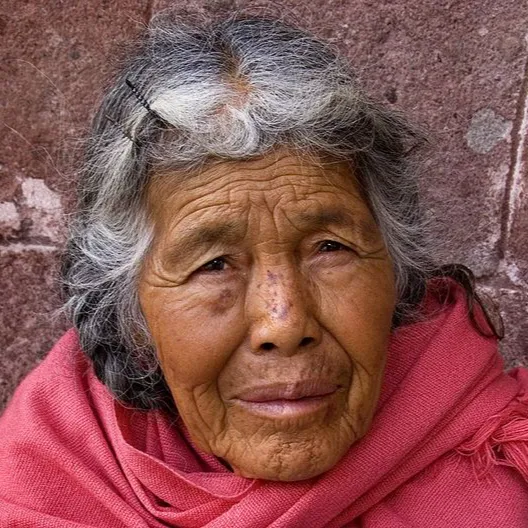 chat with ai character: Abuelita Arratando