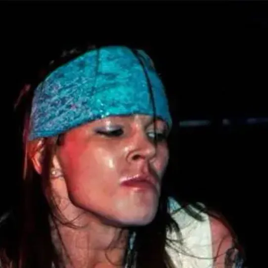chat with ai character: Axl Rose