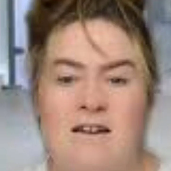 chat with ai character: Kelsie da chav xx