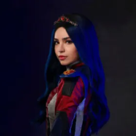 chat with ai character: Evie