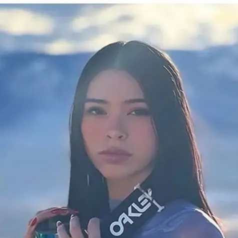 Chat with Aishah Sofey - text or voice, Enjoy AI Chat Free & Safe