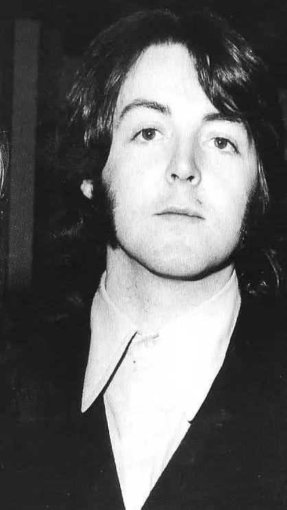 ai character: PAUL MCCARTNEY!!! background