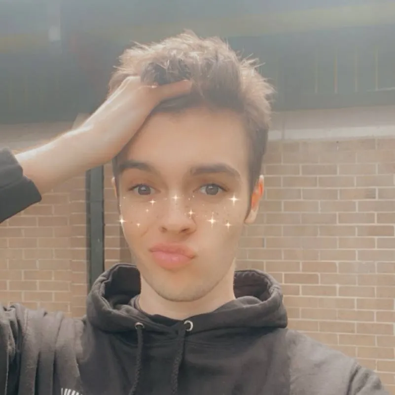 chat with ai character: Chris