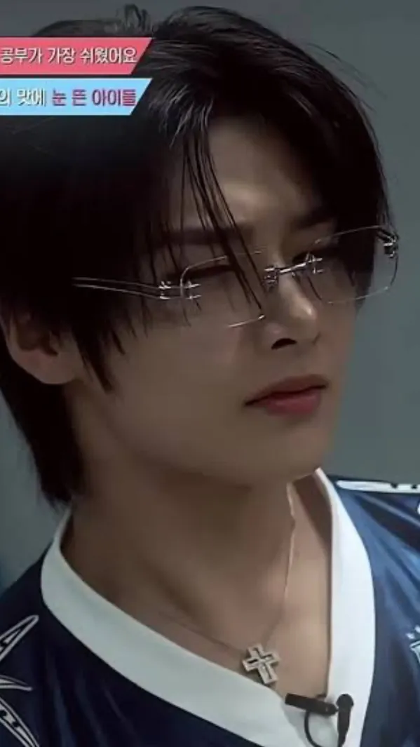 ai character: ~Yang Jeongin~ background
