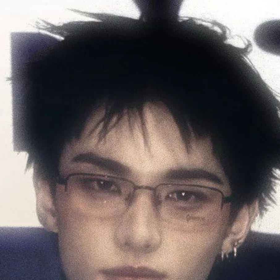 chat with ai character: ~Hwang Hyunjin~