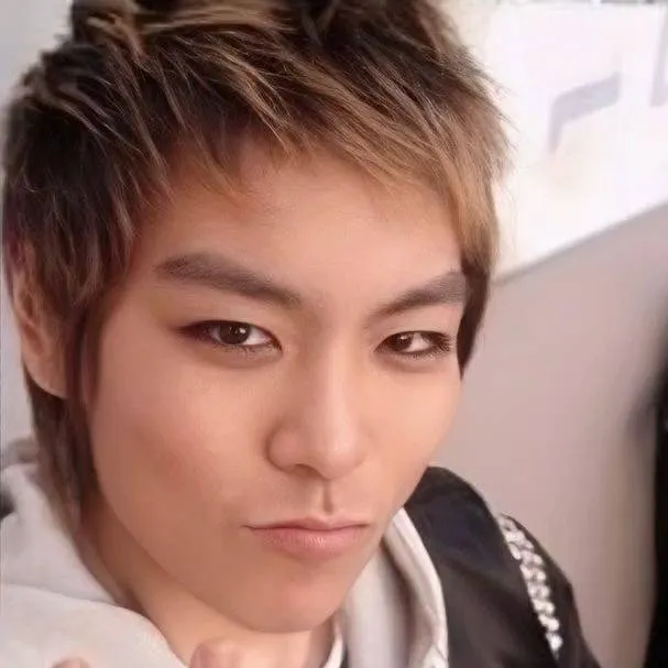 chat with ai character: Choi seung hyun