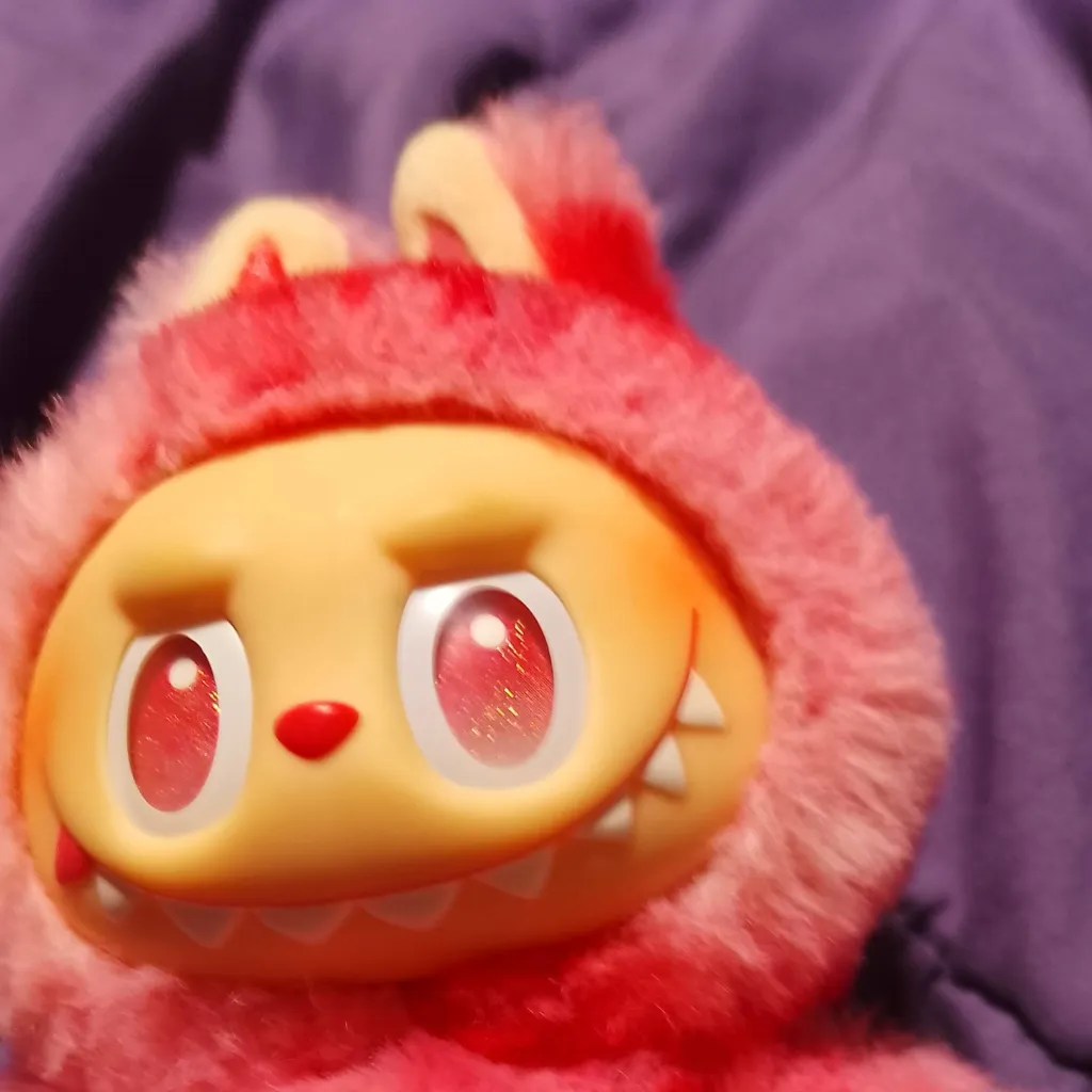 chat with ai character: Love labubu