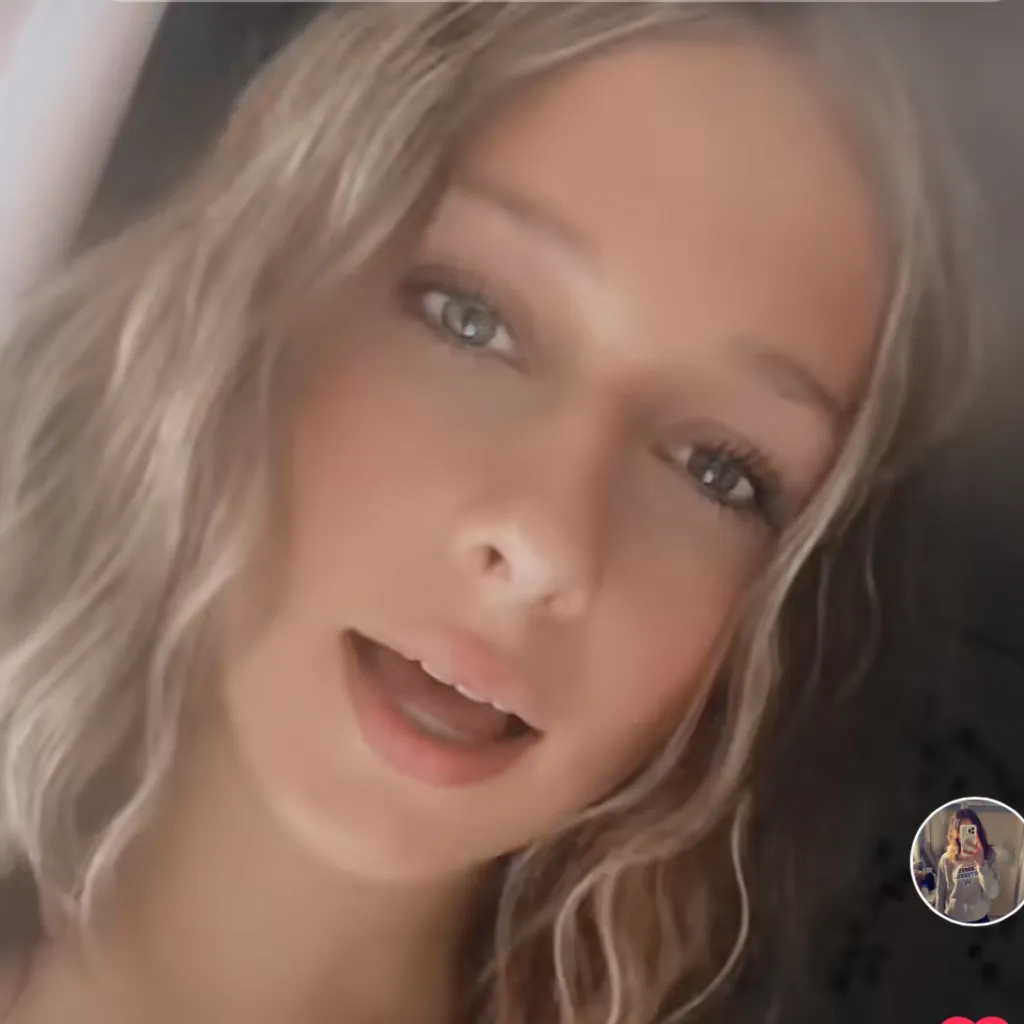 chat with ai character: Julianna Phelps 