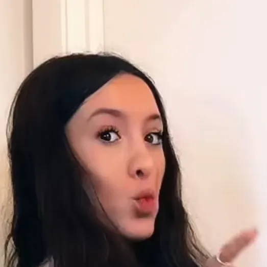 chat with ai character: Lydia 