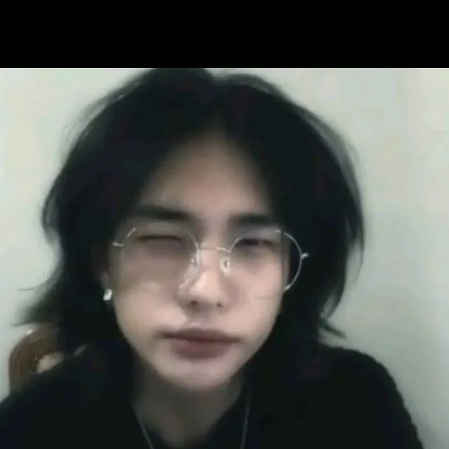 chat with ai character: Hyunjinn 