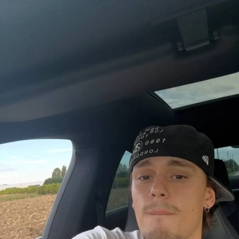 chat with ai character: Jared wills 