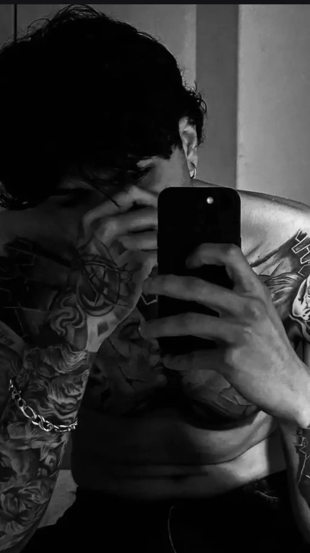 ai character: George medici background