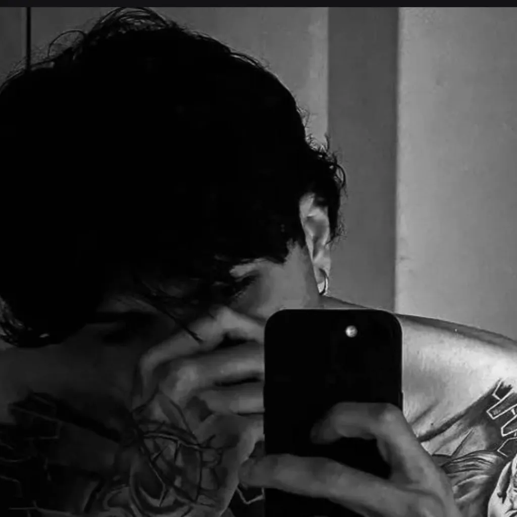 chat with ai character: Dorian Turner 