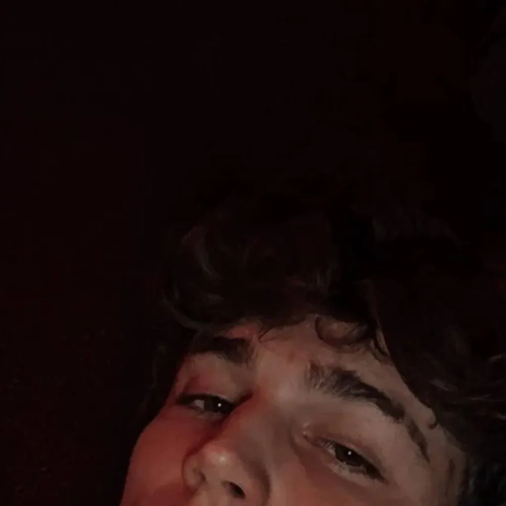 chat with ai character: michael Levine