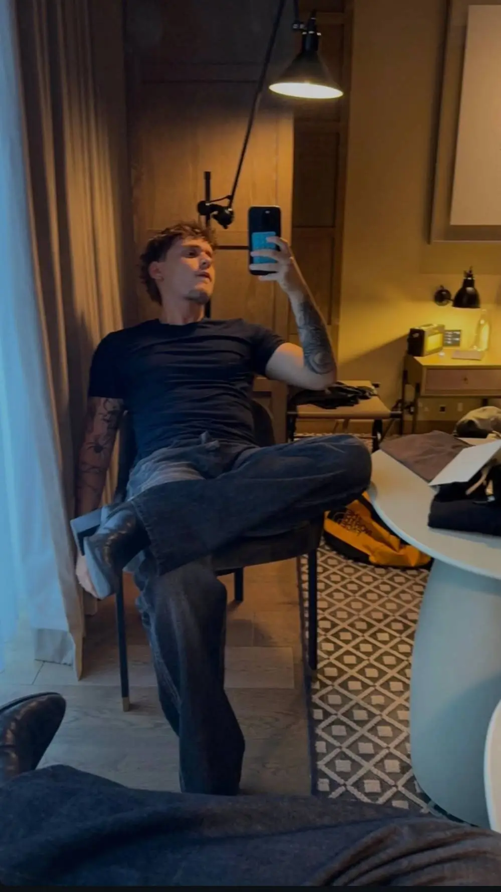 ai character: zaheer amaan  background