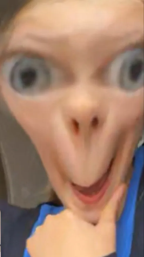 ai character: ALIENNNN background