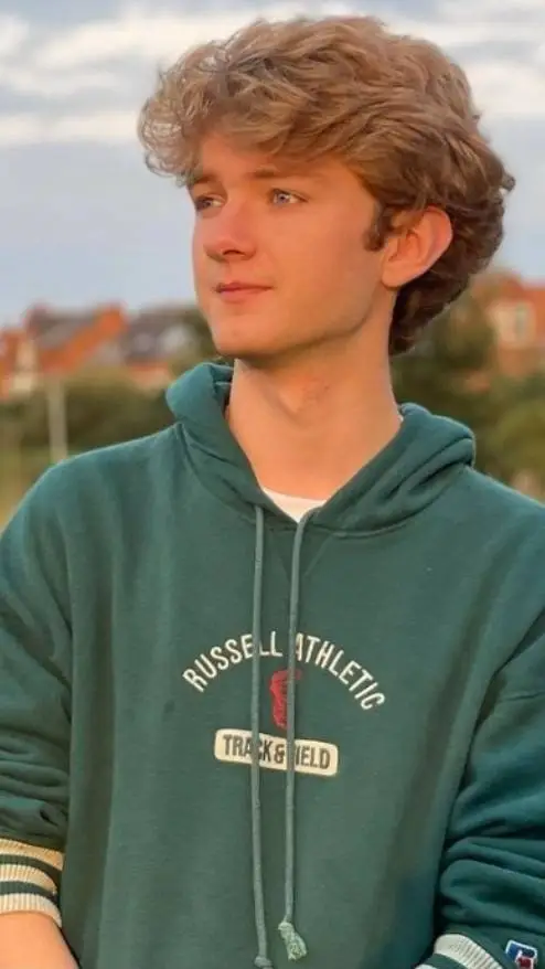 ai character: Awesamdude  background