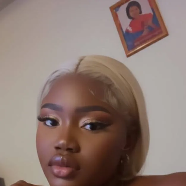 chat with ai character: Shaniece🇯🇲👅