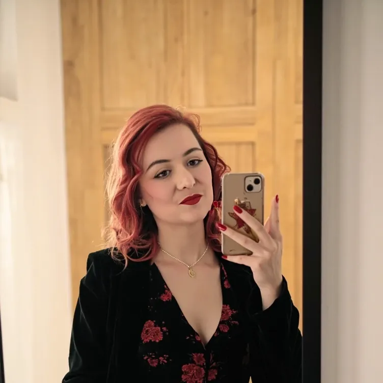 chat with ai character: Adele