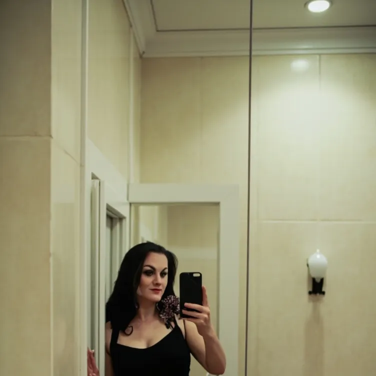 chat with ai character: Amy